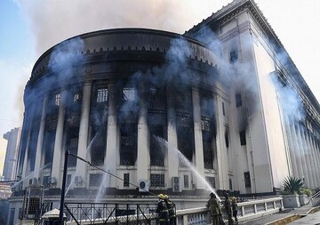 آتش سوزی ساختمان اداره پست تاریخی «مانیل» در فیلیپین