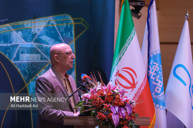 محمد علی زلفی گل وزیر علوم در همایش نمایشگاه کار دانشگاه تهران حضور دارد