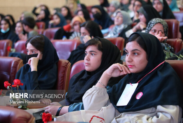 مراسم بزرگداشت روز دختر ظهر امروز دوشنبه ۱ خرداد ۱۴۰۲ با حضور شهردار تهران در مرکز همایش‌های برج میلاد برگزار شد