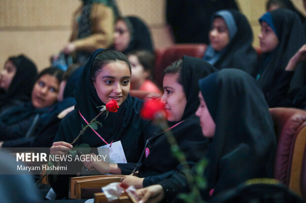 مراسم بزرگداشت روز دختر ظهر امروز دوشنبه ۱ خرداد ۱۴۰۲ با حضور شهردار تهران در مرکز همایش‌های برج میلاد برگزار شد