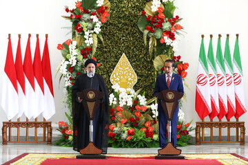 رئيسي يعلن عن اتفاقية بين طهران وجاكرتا لإجراء معاملات تجارية بالعملات الوطنية