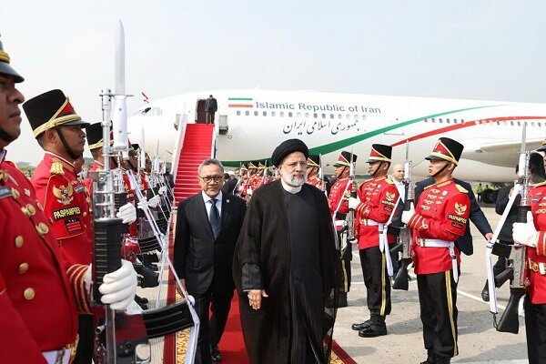 الرئيس الإيراني يصل إلى جاكرتا