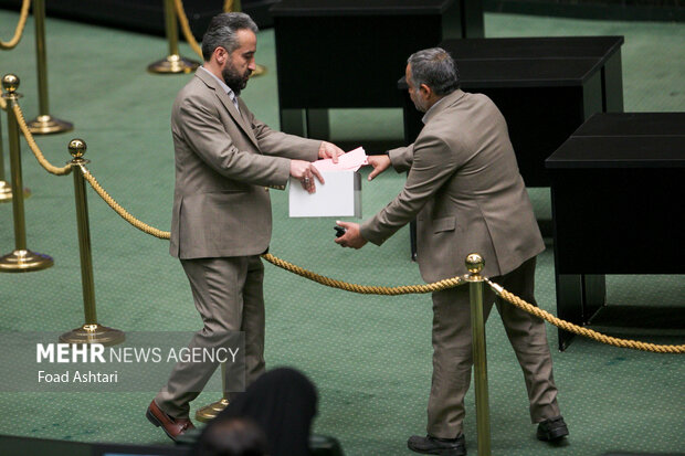 رأیگیری برای وزیر پیشنهادی صمت آغاز شد