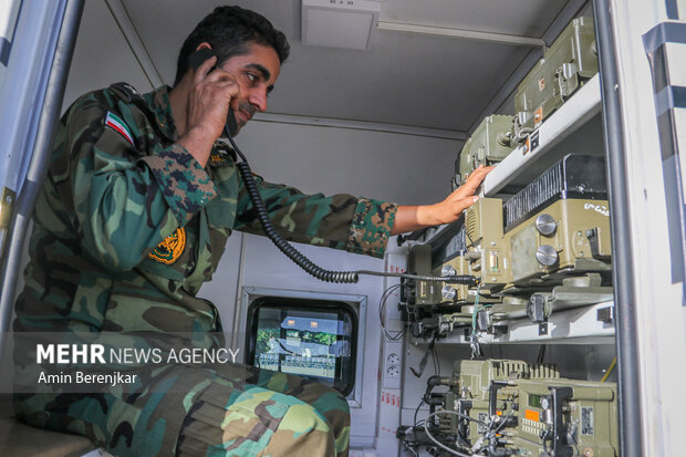 آیین اعطای تجهیزات و ماشین آلات به تیپ ۵۵ هوابرد ارتش شیراز