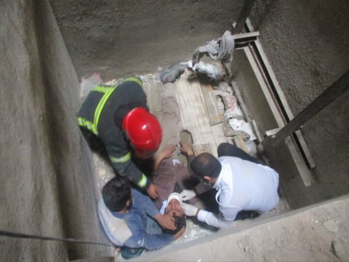 سقوط مرد 30 ساله در چاهک آسانسور در اصفهان