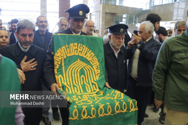 استقبال از خدام و پرچم متبرک حرم امام رضا(ع) در اردبیل