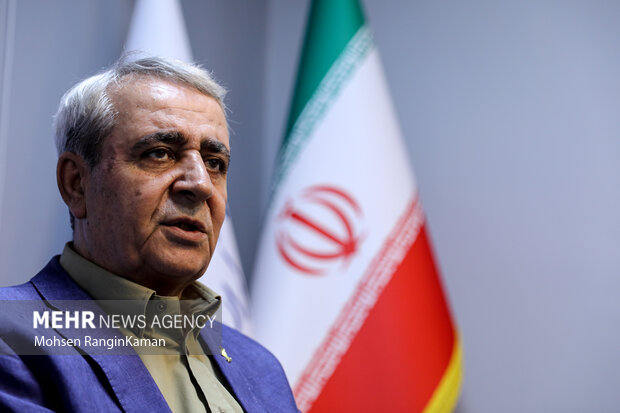 خلبانی که پس از سه بار اخراج برگشت و جنگید و اسیر شد