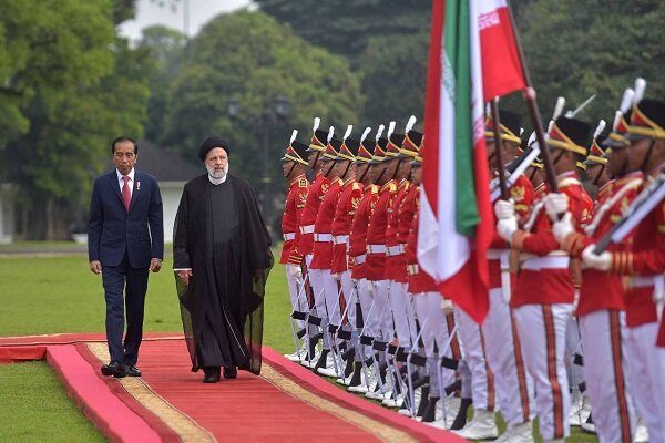 جوکو ویدودو کی جانب سے مرڈیکا محل میں ایرانی صدر کا باضابطہ استقبال؛21 توپوں کی سلامی