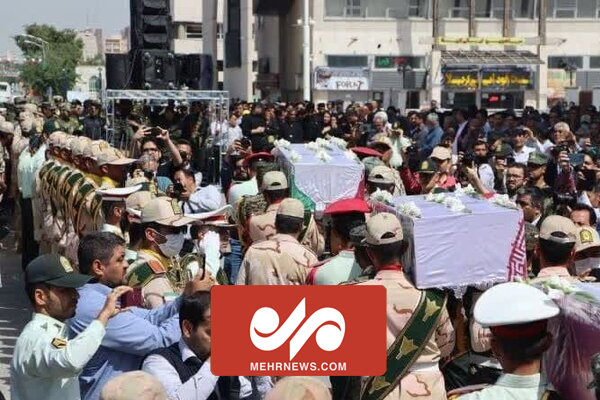 مراسم تشییع پیکر سه تن از شهدای مرزبانی سراوان در مشهد