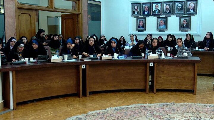 دختران آذربایجان شرقی دغدغه‌های خود را با استاندار مطرح کردند