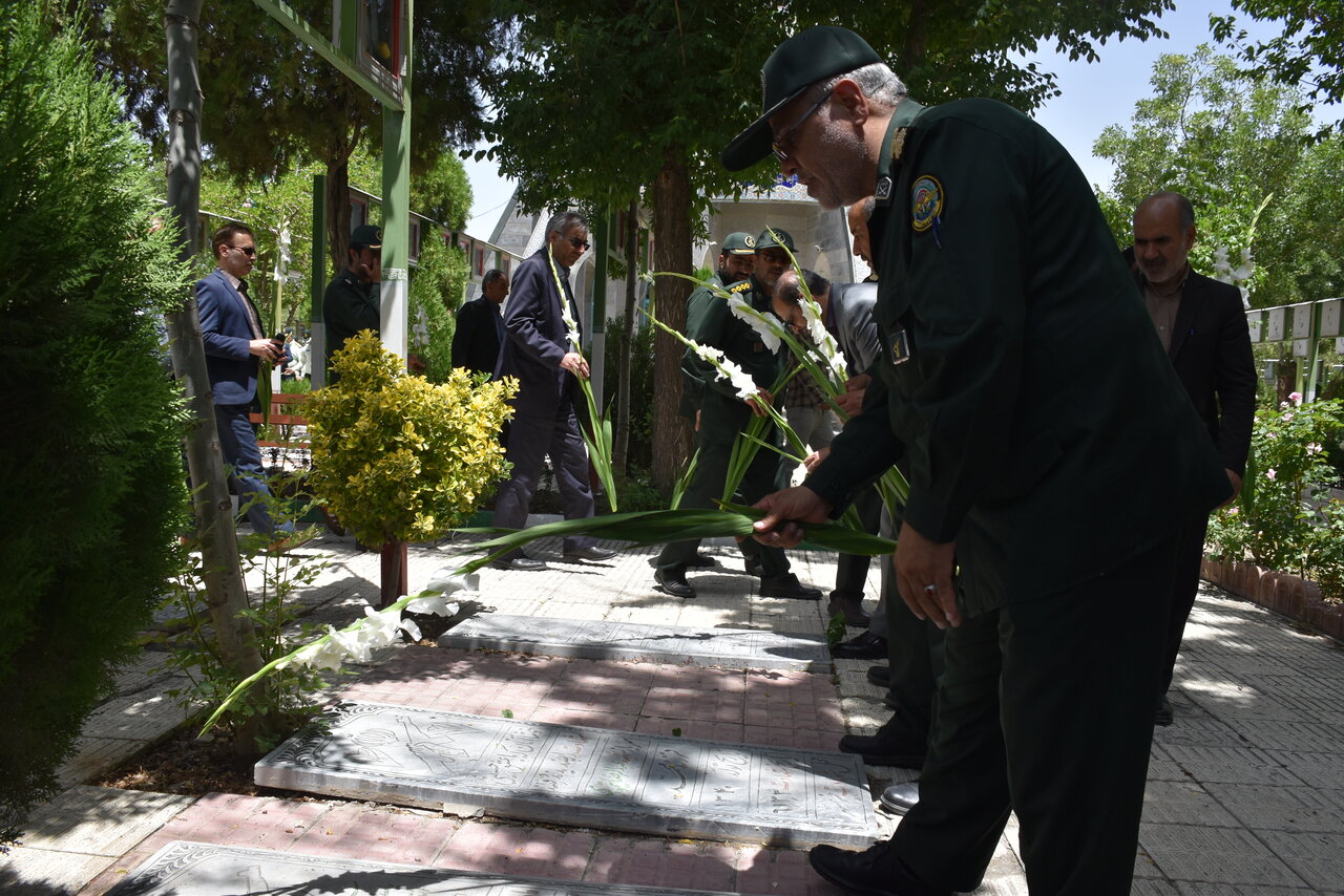 رژه حماسی موتورسوران نیروهای مسلح در اراک برگزار شد