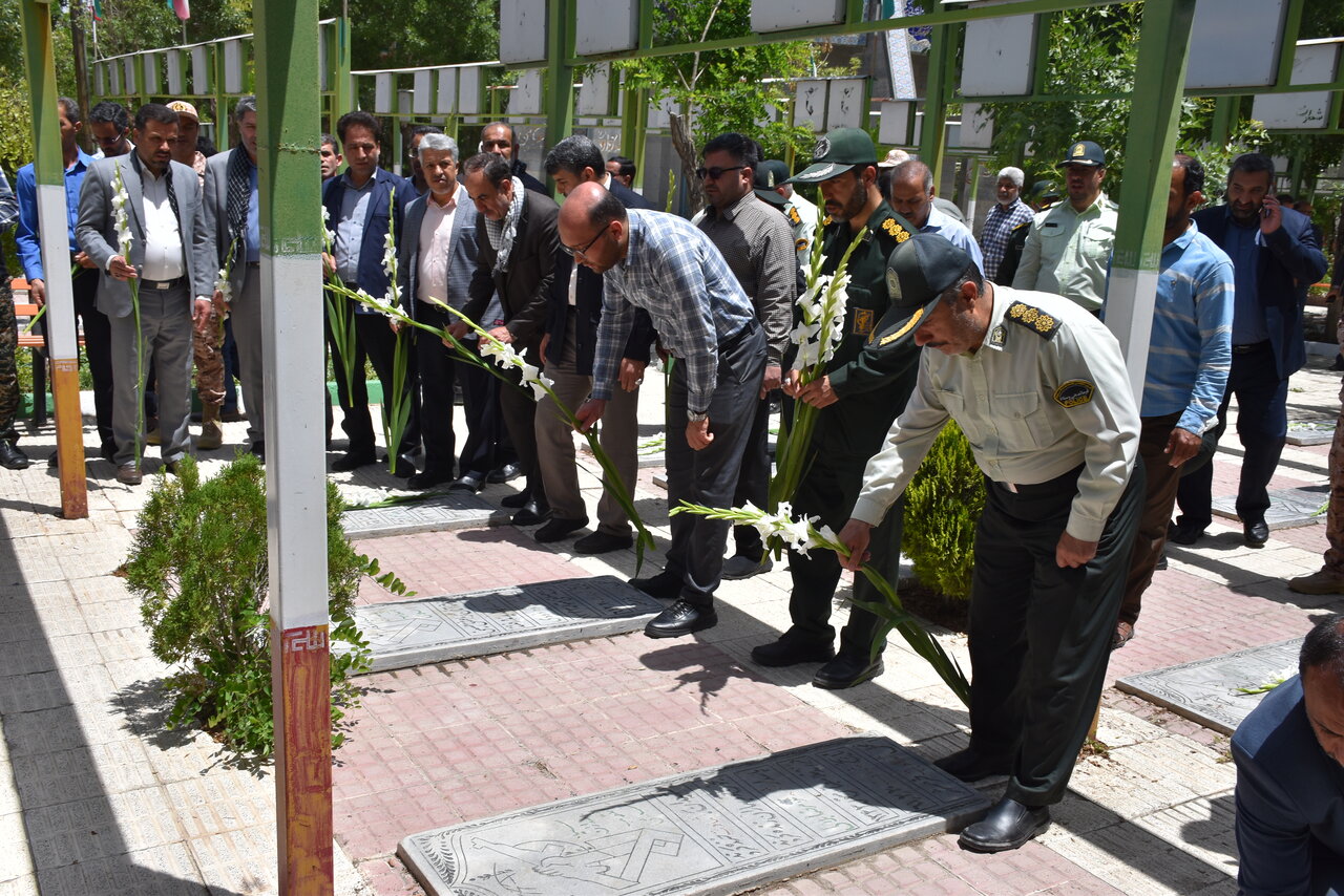 رژه حماسی موتورسوران نیروهای مسلح در اراک برگزار شد