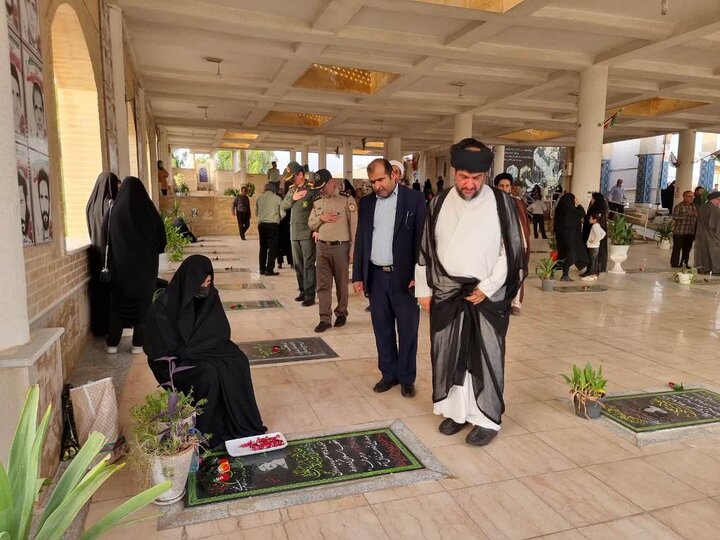 پیام شهدا باید به نسل جوان منتقل شود