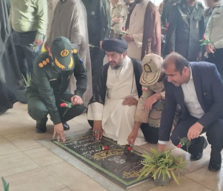 پیام شهدا باید به نسل جوان منتقل شود