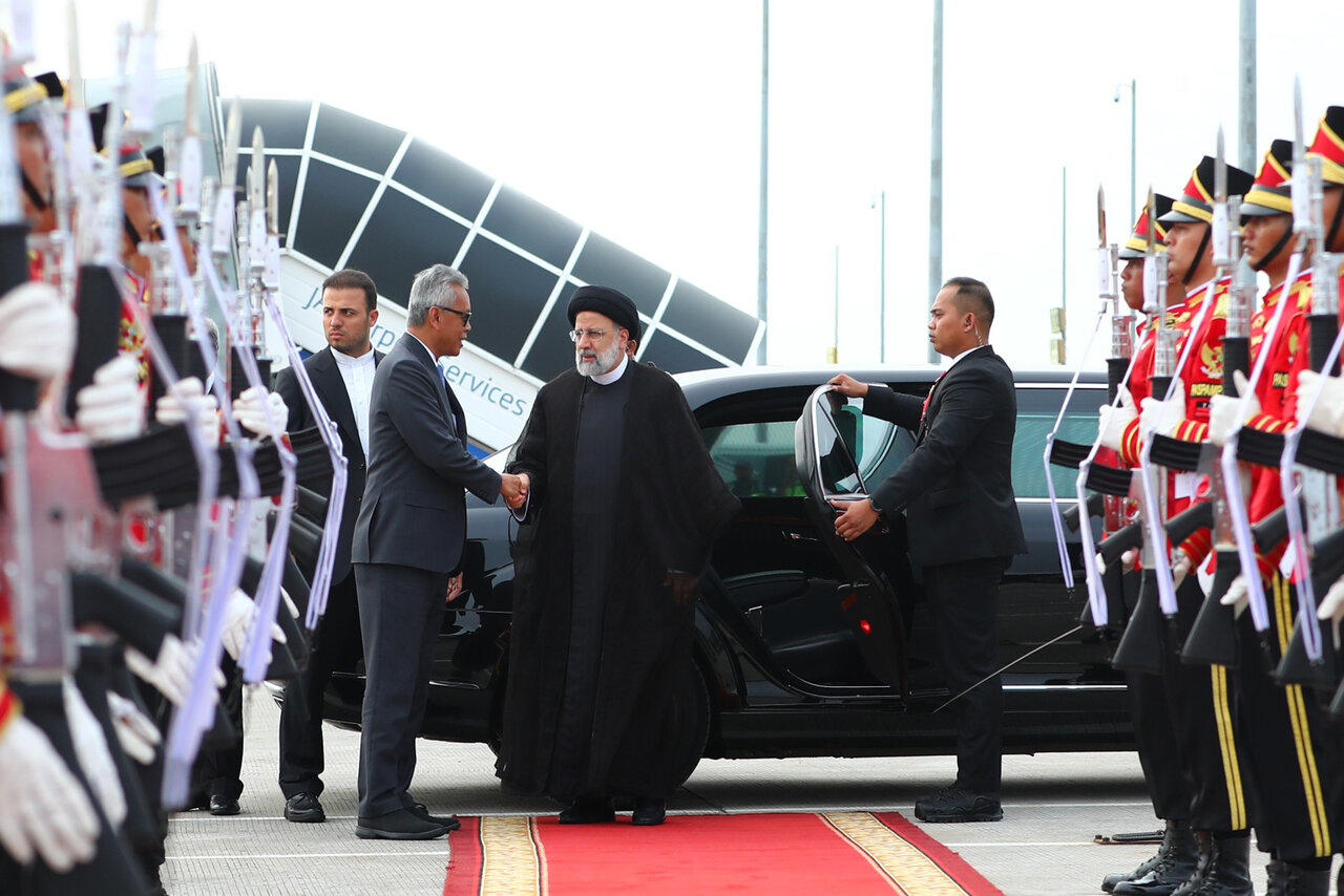 ایرانی صدر آیت اللہ رئیسی انڈونیشیاء کا دورہ مکمل کرکے وطن واپس پہنچ گئے 