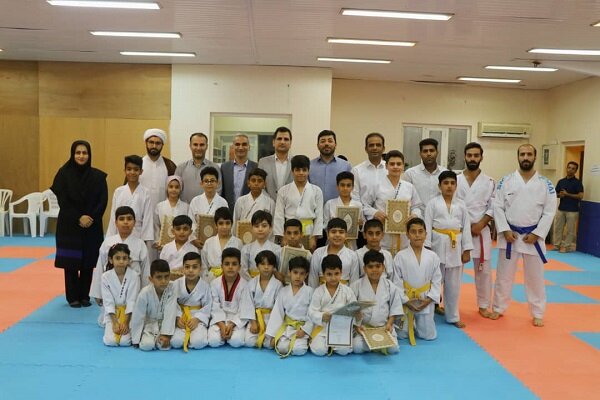 مدال آوران کاراته خارگ تقدیر شدند