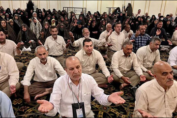 تصاویری از اولین دعای ندبه زائران ایرانی در مدینه منوره