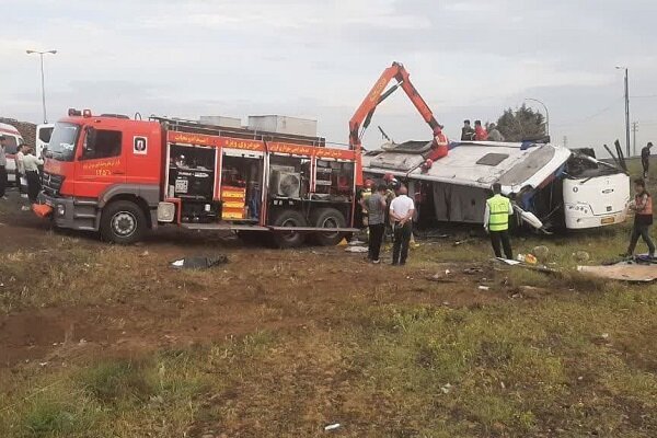 جزئیات حادثه واژگونی اتوبوس گردشگری در قزوین جزئیات حادثه واژگونی اتوبوس گردشگری در قزوین