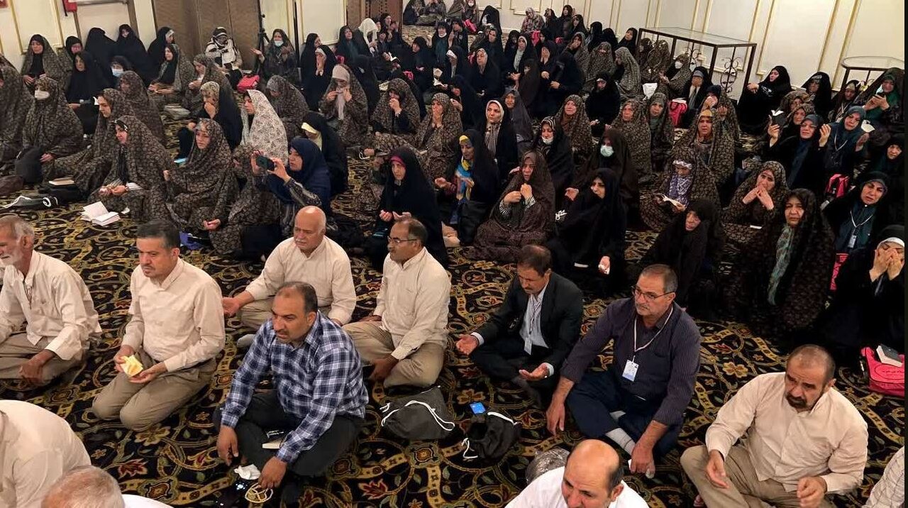 تصاویری از اولین دعای ندبه زائران ایرانی در مدینه منوره 