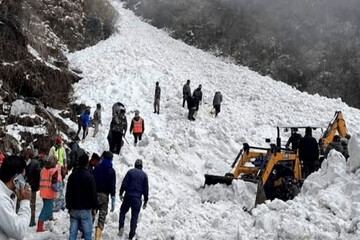 10 killed in avalanche-triggered landslide in Pakistan