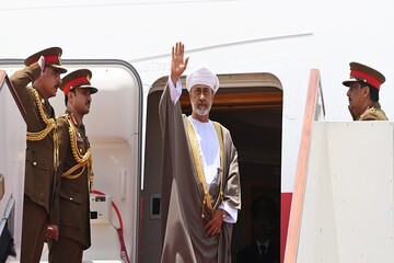 سلطان عمان کا دورہ تہران، خطے کے مسائل حل کرنے کی ایک کوشش