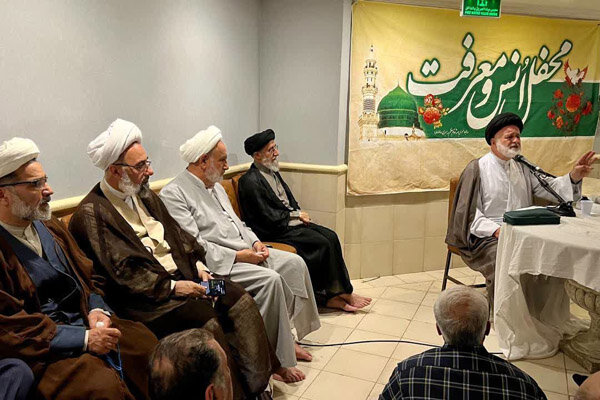 نخستین محفل انس و معرفت زائران ایرانی در مدینه منوره برگزار شد 