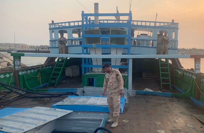 ضربه قاچاق به اقتصاد کشور/ محمولههای بزرگ سوخت در بوشهر کشف شد