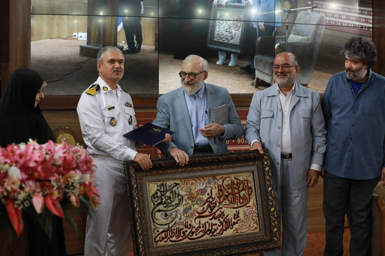 تبيين،راديو،صدا،معاون،انقلاب،اجتماعي،حجاب،حرف،درست،سرمايه،خز ...