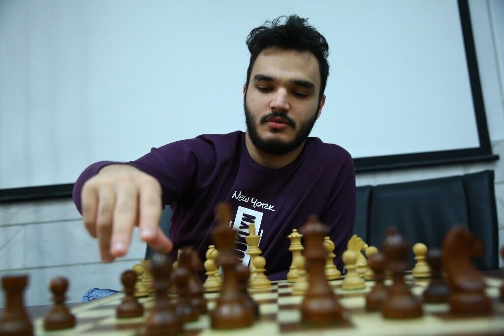 فوز لاعب إيراني ببطولة العين الإماراتية الفردية للشطرنج الخاطف
