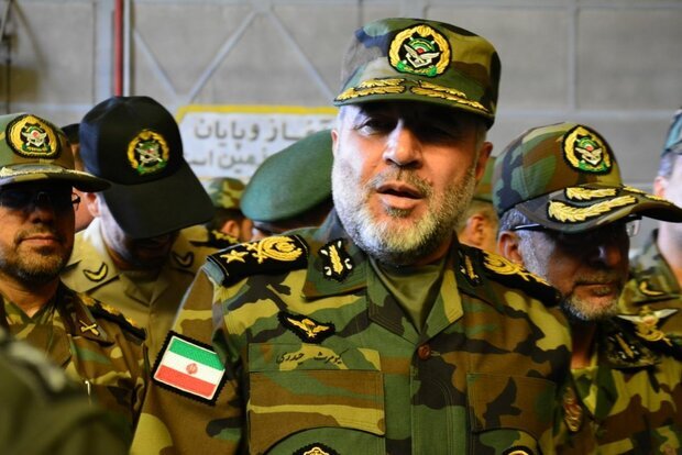 العميد حيدري: القوات البرية الايرانية تسلحت بأجهزة ذكية ذات تصويب نقطوي