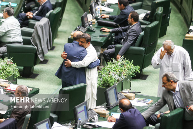 Parliament open session on Sunday
