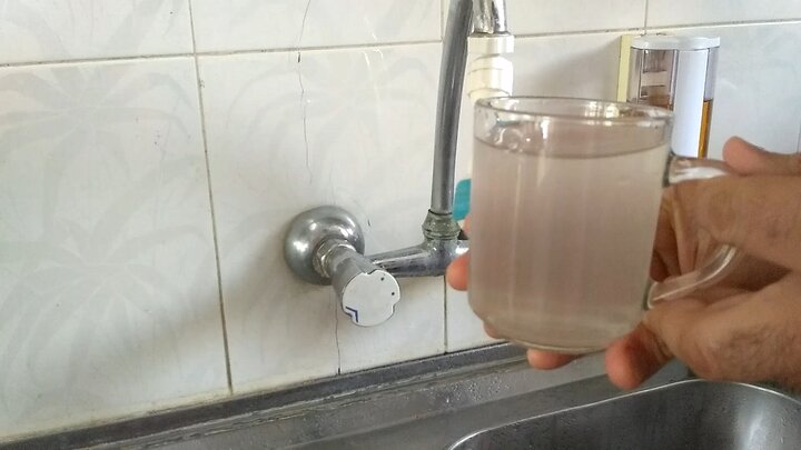 کدورت آب در شهرکرد/ مردم خواستار تحقق وعده ها هستند