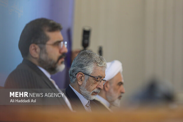 غلامعلی حداد عادل رئیس فرهنگستان ادب فارسی در گردهمایی روسای نمایندگی های جمهوری اسلامی ایران در خارج از کشور حضور دارد