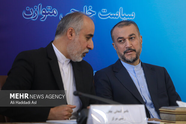 Iranian diplomats hold meeting in Tehran