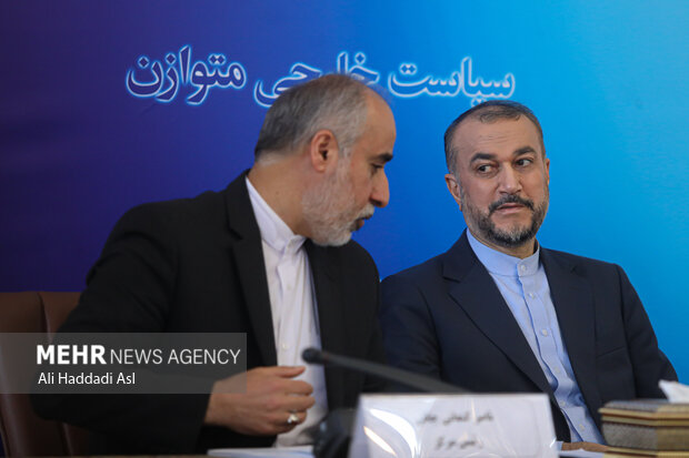 Iranian diplomats hold meeting in Tehran