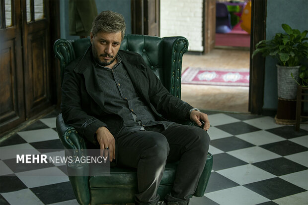 جواد عزتی با «کت چرمی» در نوبت اکران/ قرارداد «مصلحت» ثبت شد جواد عزتی با «کت چرمی» در نوبت اکران/ قرارداد «مصلحت» ثبت شد