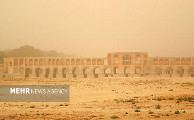 کانون‌های گردوغبار اصفهان بیش از ۳۶۸هزار تُن ریزگرد تولید می‌کنند