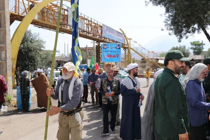 پیاده روی زائران حرم امام (ره) یک رزمایش رسانهای است