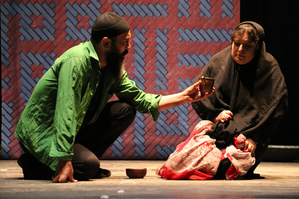 «سیمرغ» رنگ و بوی اردبیل را به تهران آورد/ یادش بهخیر؛ صف تئاتر! «سیمرغ» رنگ و بوی اردبیل را به تهران آورد/ یادش بهخیر؛ صف تئاتر!