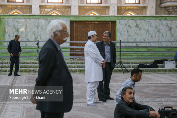 Followers of other religions visit Imam Khomeini mausoleum