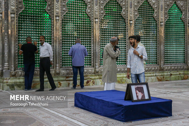 Followers of other religions visit Imam Khomeini mausoleum