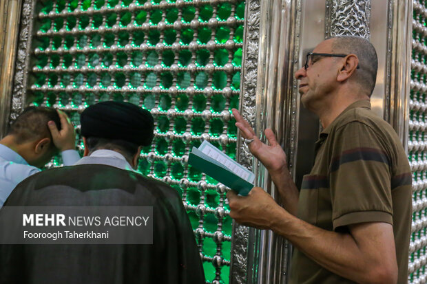 Followers of other religions visit Imam Khomeini mausoleum