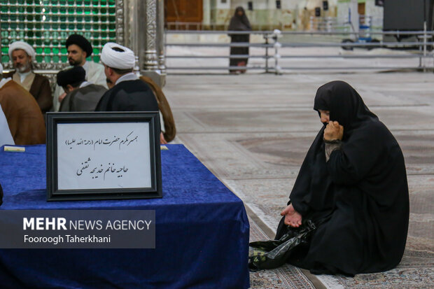 Followers of other religions visit Imam Khomeini mausoleum