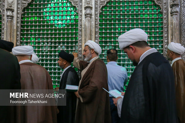Followers of other religions visit Imam Khomeini mausoleum