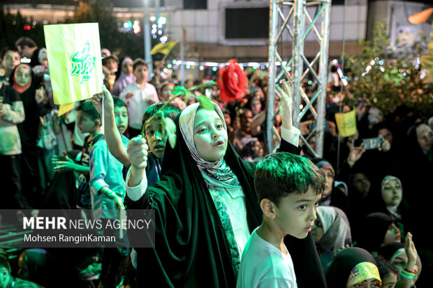 هم‌زمان با دهه کرامت و ایام ولادت حضرت امام رضا (علیه‌السلام) اجتماع بزرگ امام رضایی‌ها در میدان خراسان تهران برگزار شد