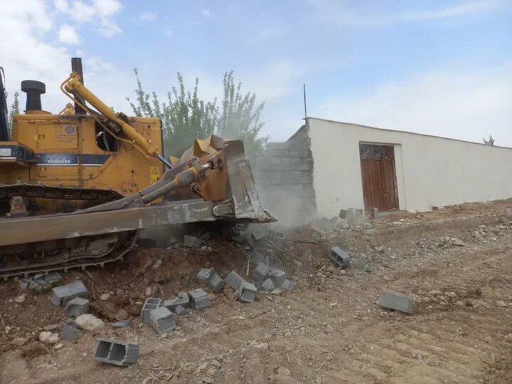 تخریب ساخت و سازهای غیرمجاز در «احمدآباد مستوفی»