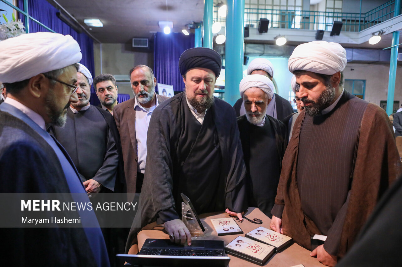 Mehr News Agency - New software of Imam Khomeini's books unveiled