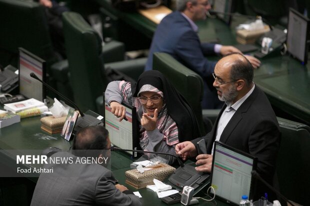 İran Meclisi'nde güvenoyu oturumu