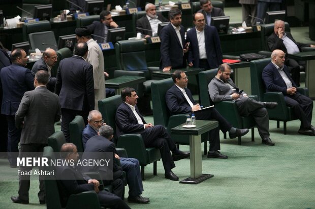 İran Meclisi'nde güvenoyu oturumu