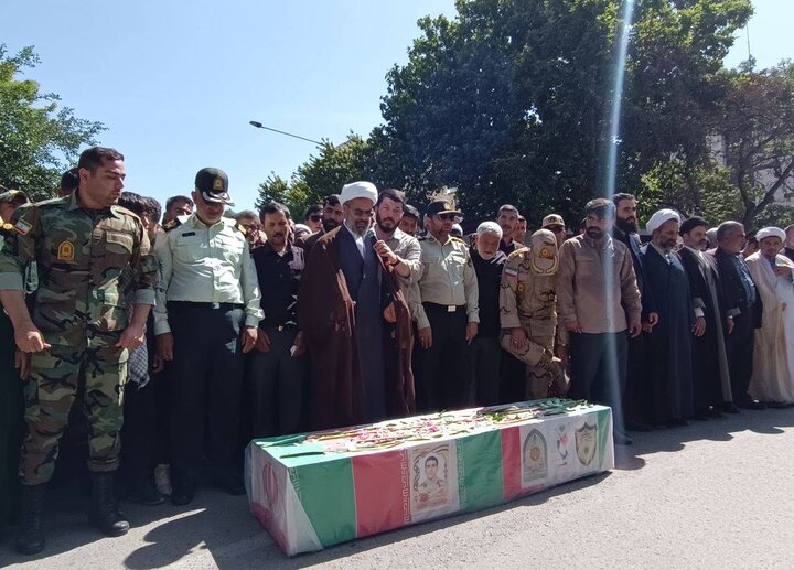 اقامه نماز میت بر پیکر شهید «محمد مهدی احمدی»